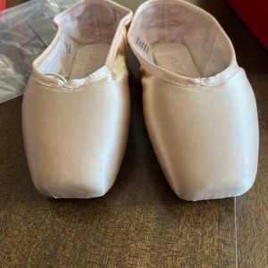 Capezio Ava Pointe Shoes